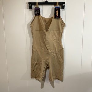 Maidenform XL shapewear sleek smoothers